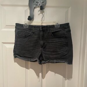 Universal Thread Women’s Black Denim Shorts size 14/32 in